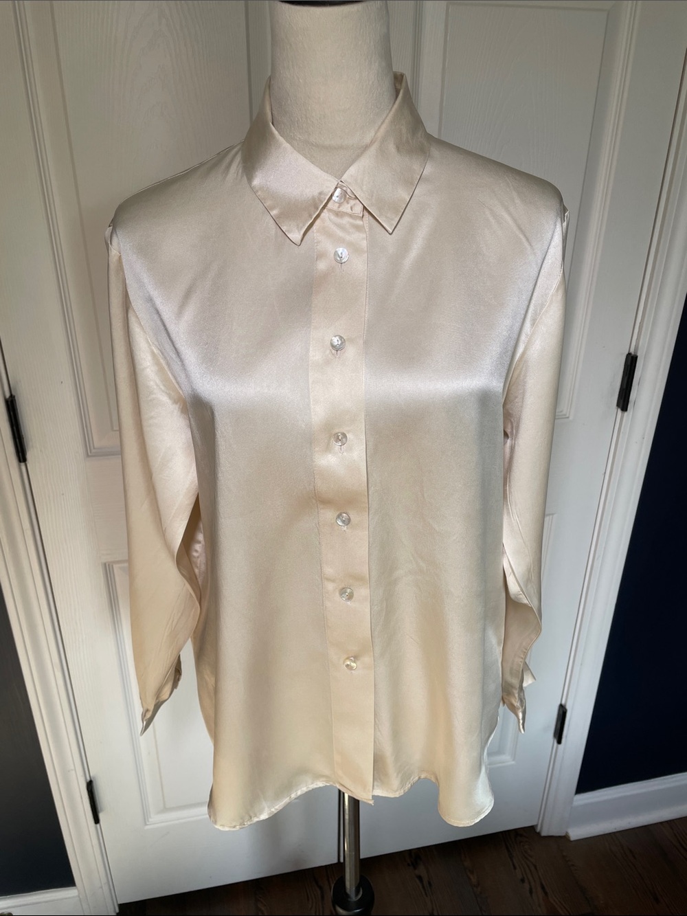Cynthia Taylor 100% Silk Blouse Ivory Cream Long Sleeve Button Down Shirt Sz M